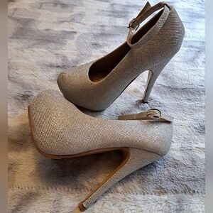 Delicacy Sunset Irredescent Platform Shoes  Size 5 1/2